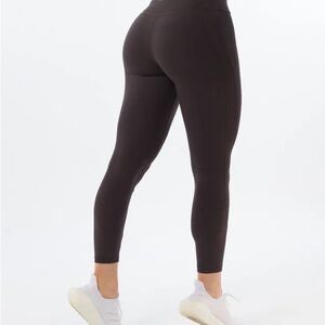 Alphalete Pulse Surge Legging in Obscure Grey